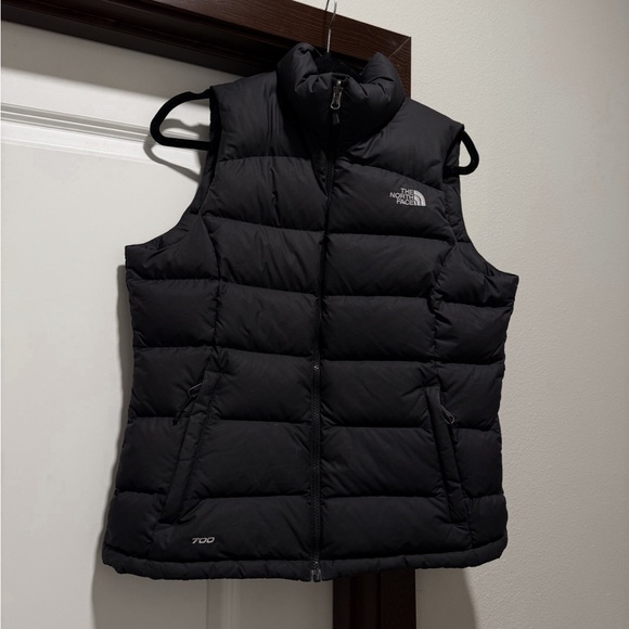 The north face 700 black vest - Picture 1 of 3